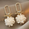 Boucles d'oreilles pendantes fleurs en strass