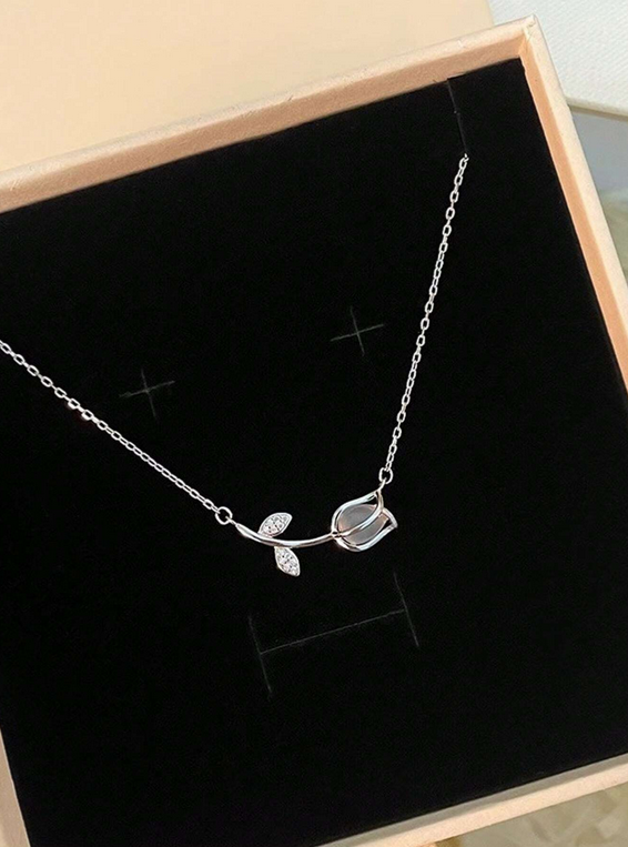 Collier tulipe argenté pour femmes et couples