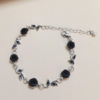 Bracelet minimaliste fleur de rose noire