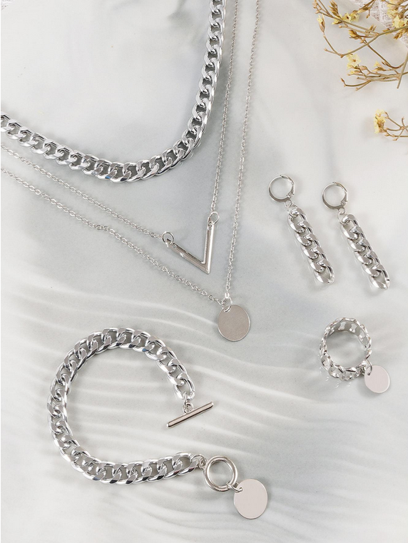 Ensemble de bijoux en chaîne dorée