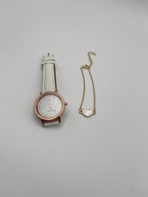 Montre à Quartz Simple avec Bracelet Cuir et Cœur