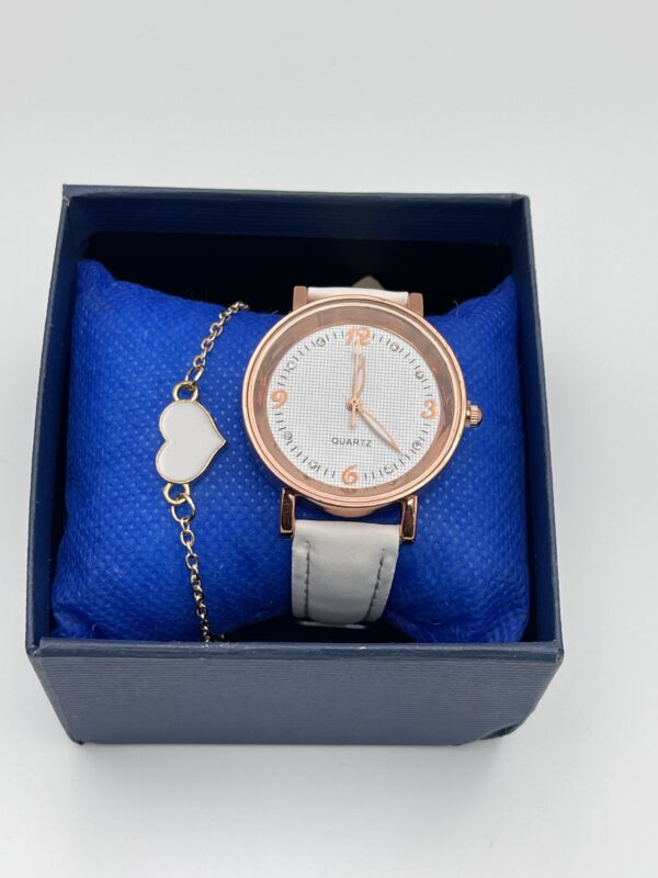 Montre à Quartz Simple avec Bracelet Cuir et Cœur