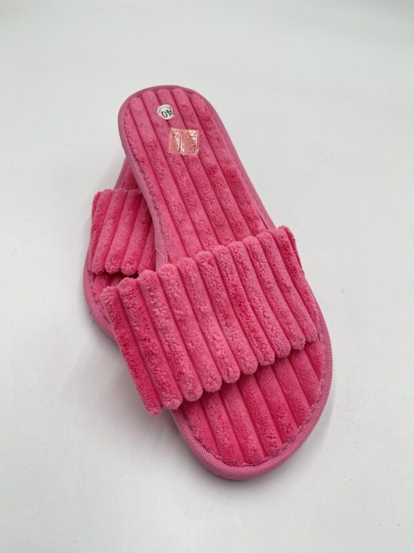 Chaussons en peluche rose