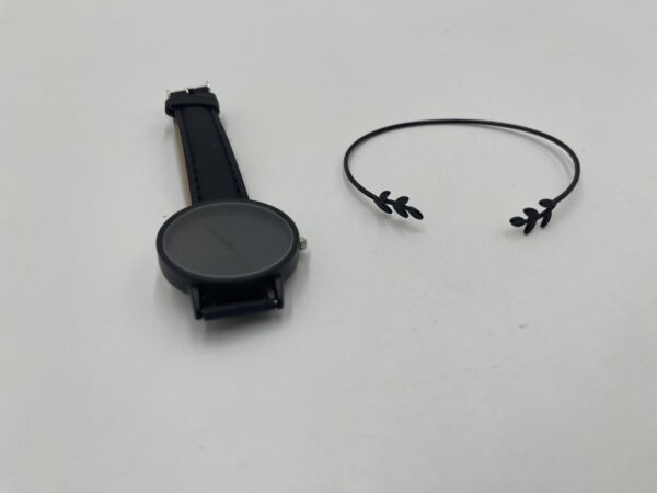 Montre Femme à Quartz Cadran Rond et Bracelet Feuille Noir