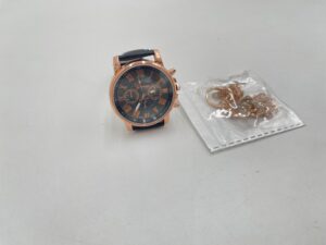 Montre Femme Mode Simple à Triple Cadran et Chiffres Romains