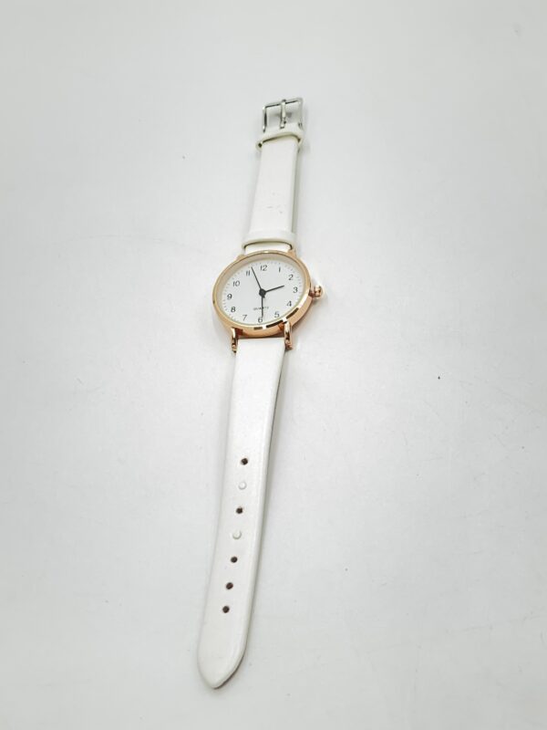 Montre Femme Simple à Quartz avec Bracelet et Breloque Feuille