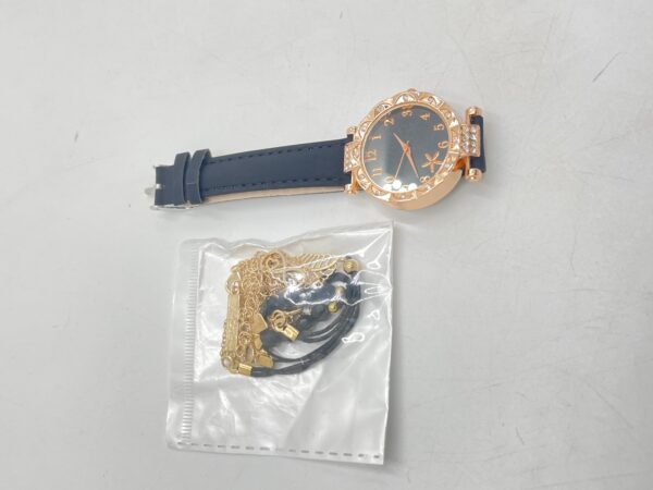 Montre à Quartz Femme avec Bracelet en Cuir PU et Kit de 6 Bracelets Assortis