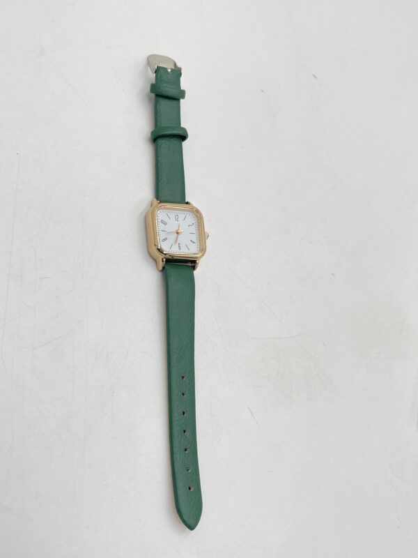 Ensemble Montre à Quartz Cadran Carré et Bracelet Manchette Ensemble Montre à Quartz Cadran Carré et Bracelet Manchette