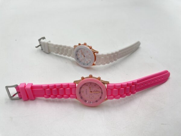 Montre de Couple Blanc et Rose avec Bracelet en Alliage de Zinc