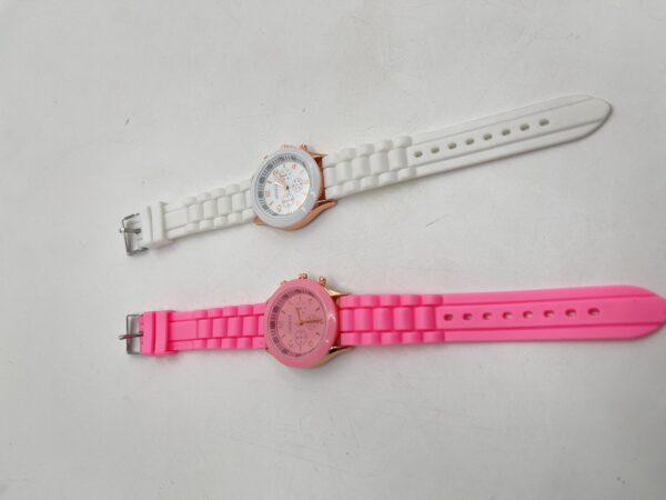 Montre de Couple Blanc et Rose avec Bracelet en Alliage de Zinc