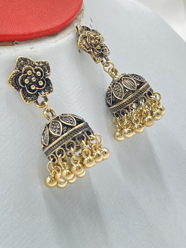 Boucles d'oreilles Jhumka vintage avec pompon