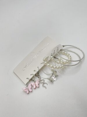 Ensemble de boucles d'oreilles papillon et perles