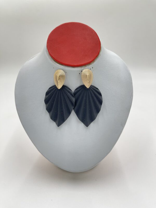 Boucles d'oreilles feuilles noires