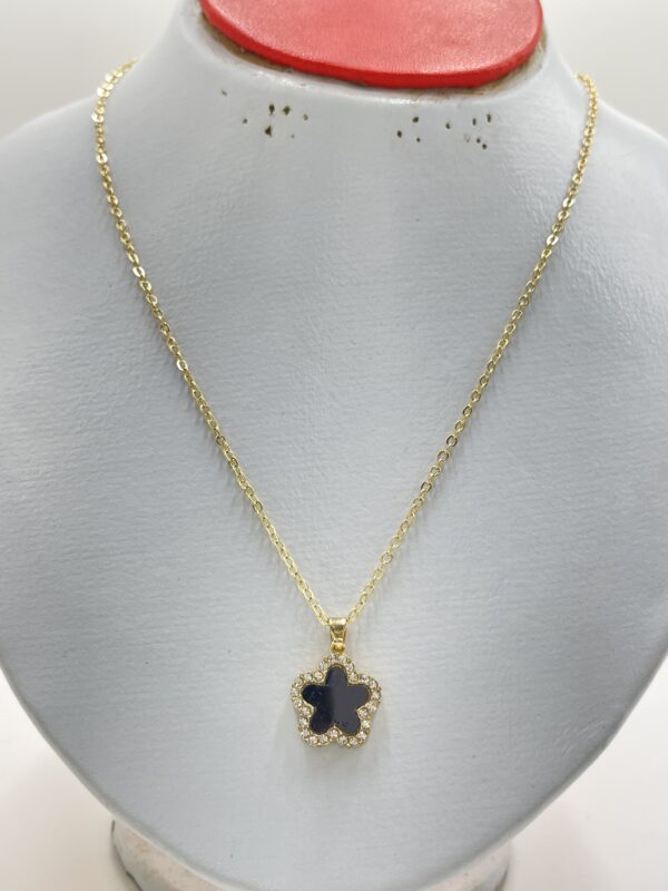 Collier trèfle porte-bonheur avec strass