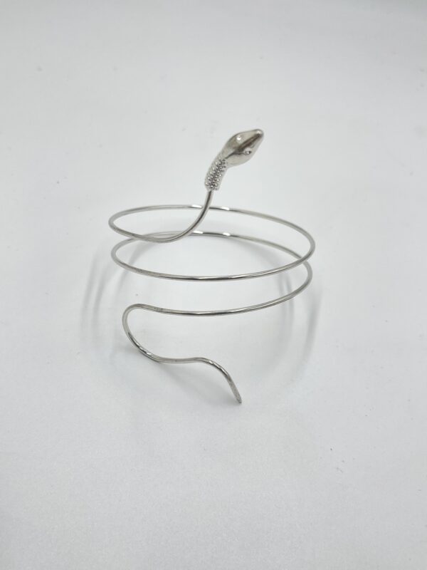 Manchette serpent argentée