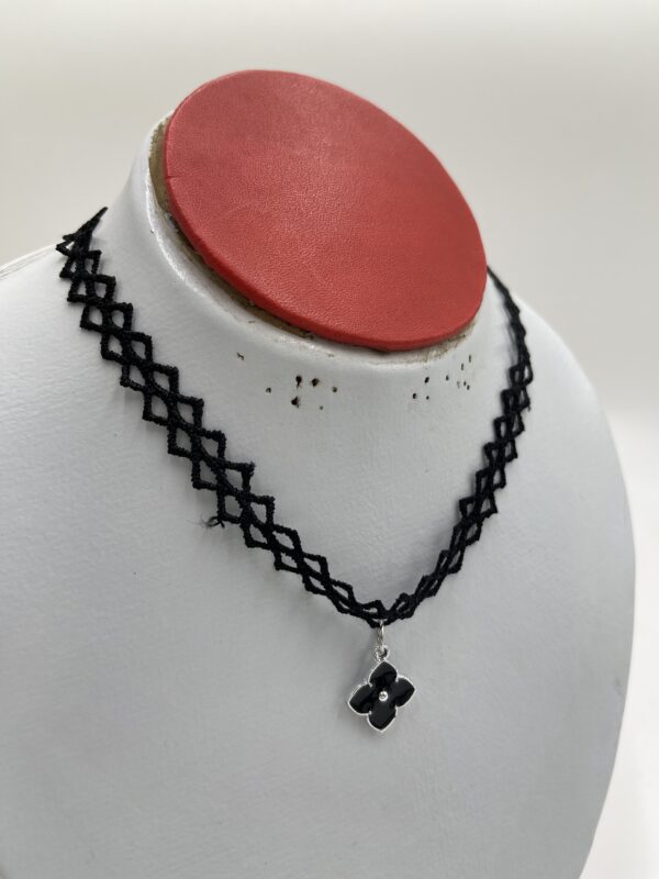 Tour de cou à breloques à quatre feuilles