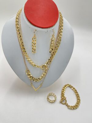 Ensemble de bijoux en chaîne dorée