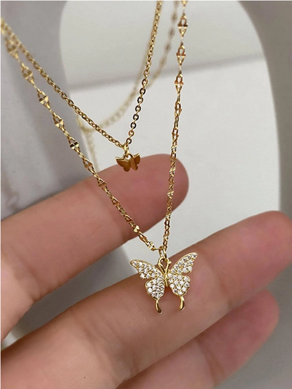 Collier superposé avec breloque papillon