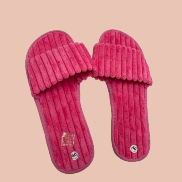 Chaussons en peluche rose