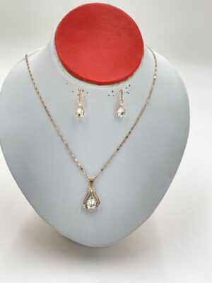 Ensemble collier et boucles d'oreilles gouttelette d'eau cristal