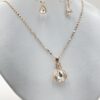Ensemble collier et boucles d'oreilles gouttelette d'eau cristal