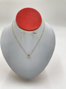 Pendentif et bague en forme de cœur