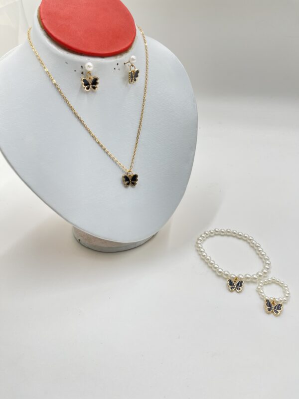 Ensemble de bijoux à fausses perles