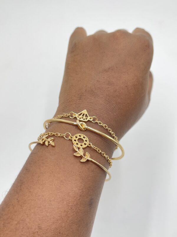 Ensemble de 4 bracelets feuilles et nœuds