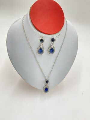 Ensemble de bijoux décoratifs en pierres précieuses