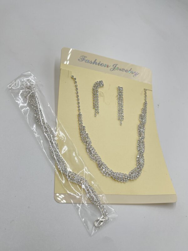 Ensemble de bijoux élégants en cristal brillant