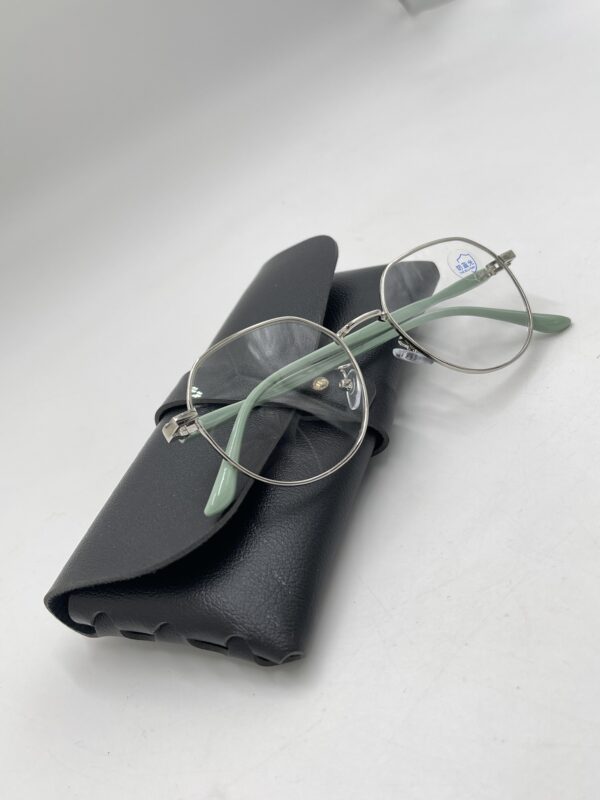 Lunettes Rondes Vintage à Monture Argentée