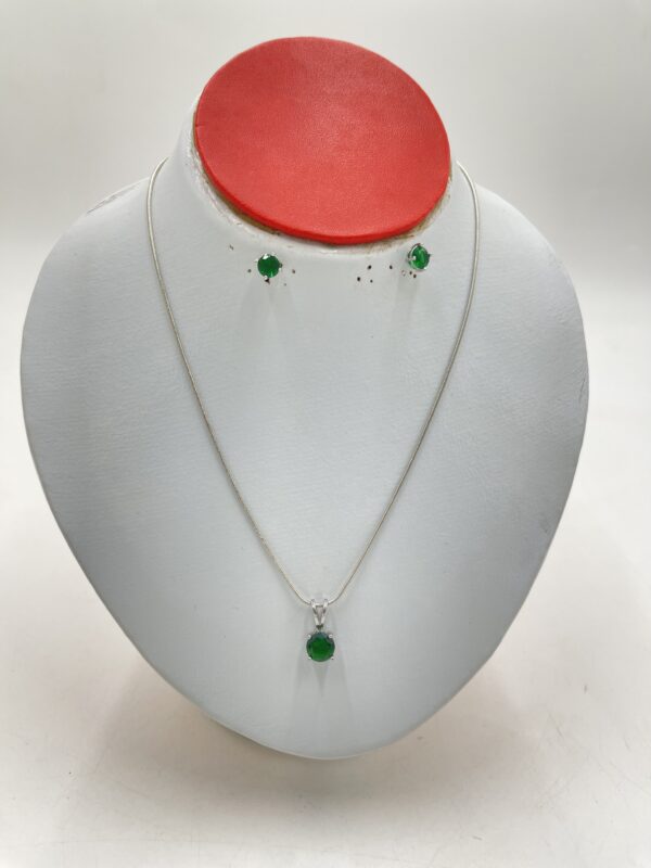 Pendentif en Zircone Cubique Verte et Boucles d'Oreilles