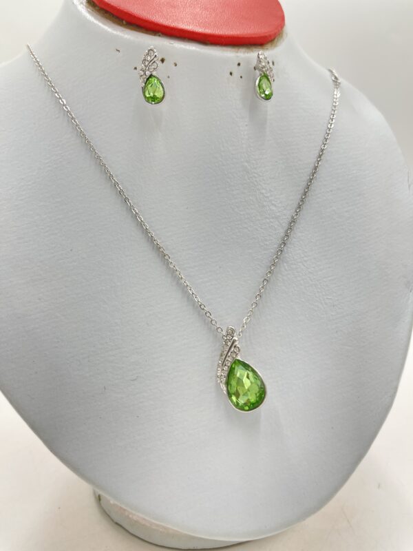 Collier et Boucles d'Oreilles à Pendentif Goutte d'Eau