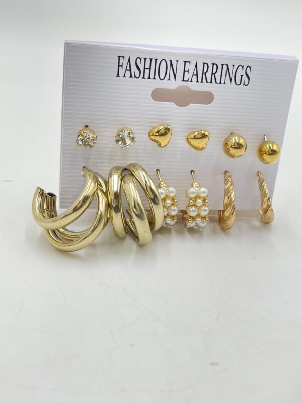 paires de boucles d'oreilles cœur et perles