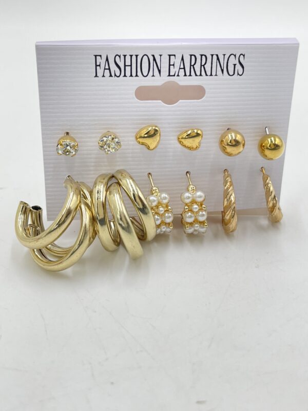 paires de boucles d'oreilles cœur et perles