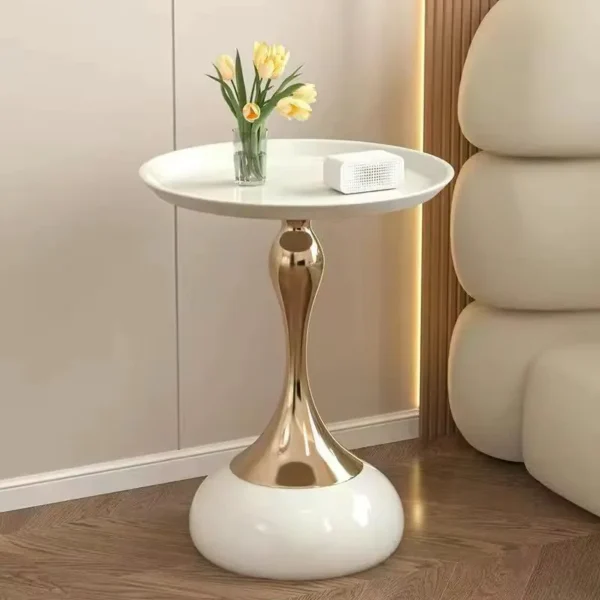 Table d’Appoint Élégance Ivoire et Dorée
